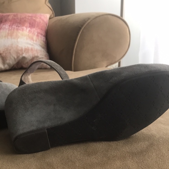 Johnston & Murphy grey suede Tracey ankle strap wedges - Picture 5 of 6